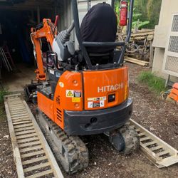 HITACHI MINI EXCAVATOR 1.8 TONNE BRAND NEW 6 HRS ONLY HITACHI MINI EXCAVATOR 1.8 TONNE BRAND NEW 6 HRS ONLY
