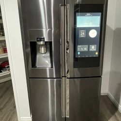 Samsung French Door Refrigerator with family hub ( computer) Samsung French Door Refrigerator with family hub ( computer)