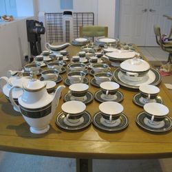 ROYAL DOULTON CLASSIC VANBOROUGH DESIGN 82 Pieces #3 ROYAL DOULTON CLASSIC VANBOROUGH DESIGN 82 Pieces #3