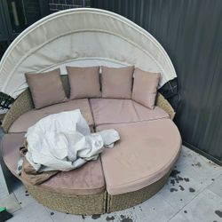 Outdoor round modular lounge setting Outdoor round modular lounge setting