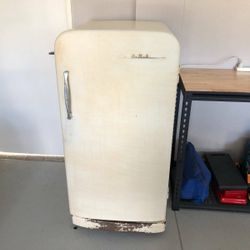 Retro Beer Fridge Freezer 160L Retro Beer Fridge Freezer 160L
