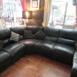 LEATHER CURVED LOUNGE WITH CHAISE. LEATHER CURVED LOUNGE WITH CHAISE.